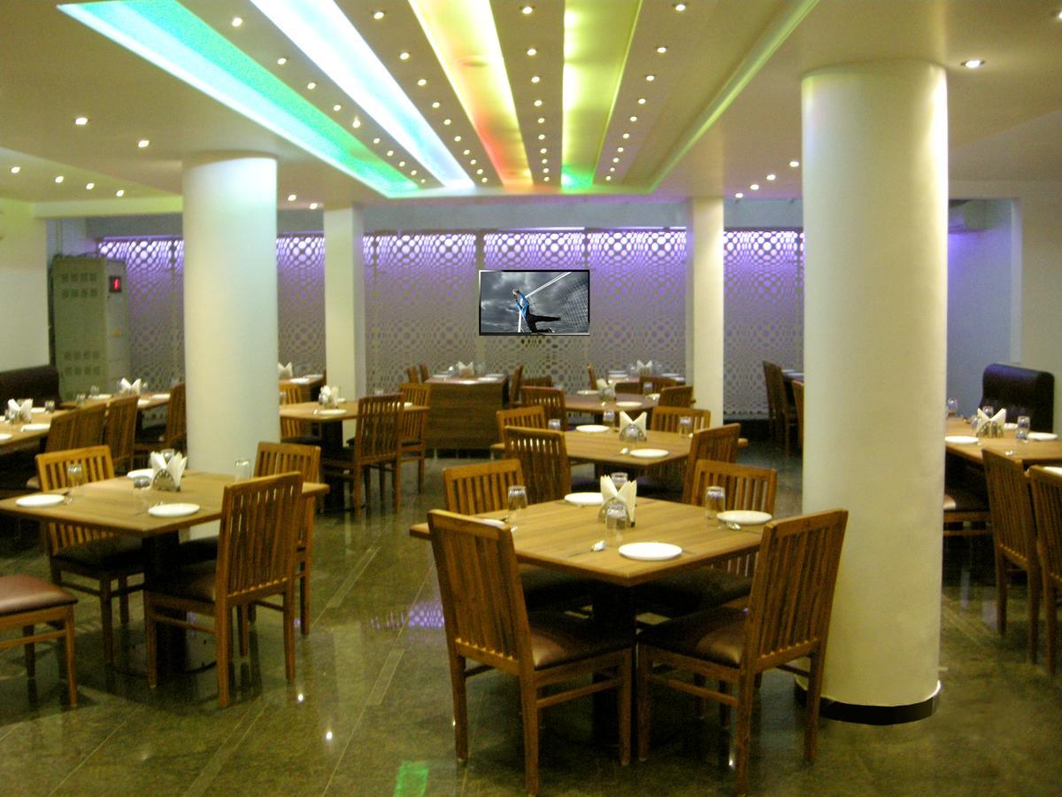 Oyo 10672 Hotel Riviera Nashik Exterior photo