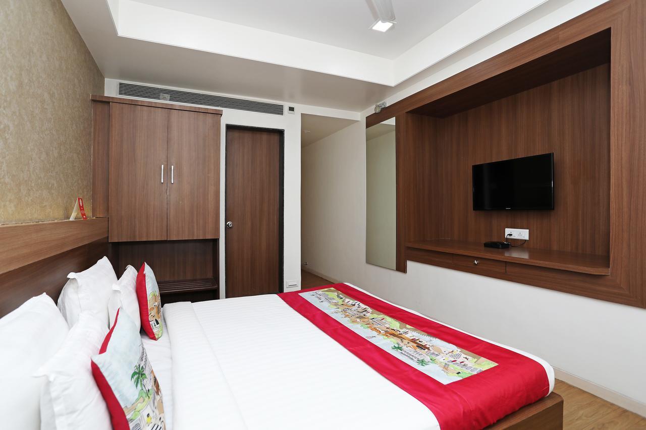 Oyo 10672 Hotel Riviera Nashik Exterior photo