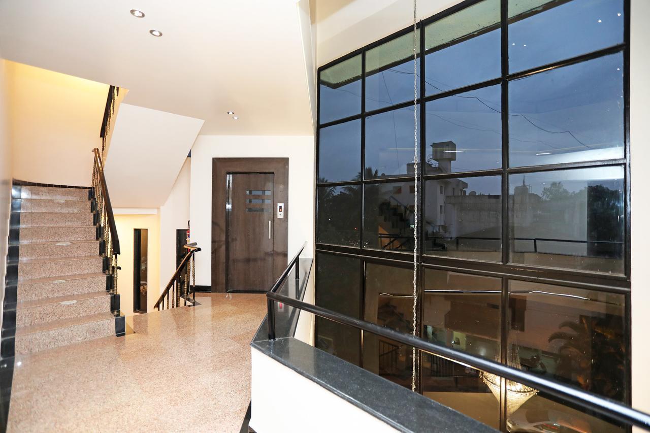 Oyo 10672 Hotel Riviera Nashik Exterior photo