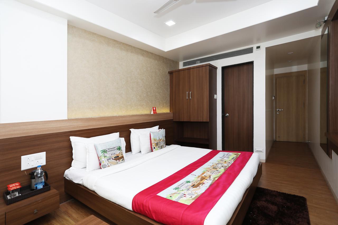 Oyo 10672 Hotel Riviera Nashik Exterior photo